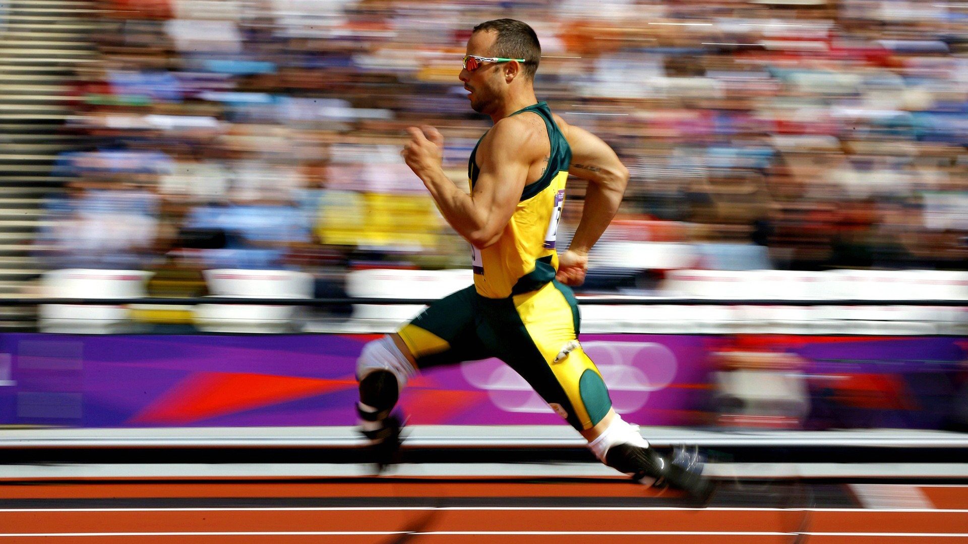 利物浦关键战取胜，红军重返榜首行列，利物浦红军和中国红军